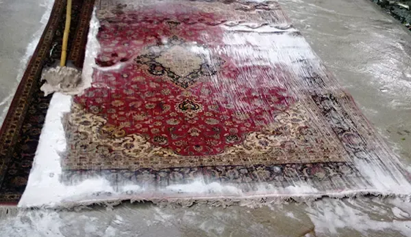 مراحل شستشوی فرش با تاید دستی